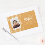 Fröhliches Foto und Weihnachtsbaumurlaub Rechteckiger Aufkleber<br><div class="desc">Freudendes Drehbuch, Foto und Weihnachtsbaumurlaub Gefallen und Porto-Aufkleber. Teil einer Ferienkollektion. Farben können geändert werden.</div>