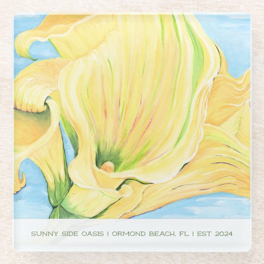 Fröhliches gelbes Calla-Lilien-Ferienhaus Glasuntersetzer (Vorderseite)