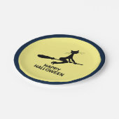 Fröhliches Halloween, Katze auf Broomstick Pappteller (Schrägansicht)