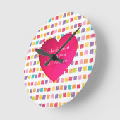 Fröhliches Herz-farbenes Muster Runde Wanduhr (Winkel)