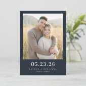 Fröhliches Navy Minimalist Foto Save The Date (Stehend Vorderseite)