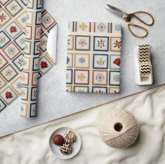Fröhliches Patchwork aus Weihnachtselementen Geschenkpapier (Kunsthandwerk)