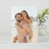 Fröhliches Pfirsich Strand Foto Einladung (Stehend Vorderseite)
