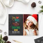 Fröhliches und farbenfrohes Chalkboard-Foto Feiertagskarte<br><div class="desc">Einfache und stilvolle Weihnachtskarte mit dem Begriff "Freude, Liebe, Frieden und alles Merry" in fett gedruckten Farben und modernen Schriften auf einem schwarzen Chalkboard-Hintergrund. Weiße Schneeflocken ziehen die Rückseite der Karte an. Personalisieren Sie das Foto (Porträtformat) und den Text nach Ihren Wünschen. Holzkohlegrauer / weicher schwarzer Hintergrund mit goldgelben, Mandarine...</div>
