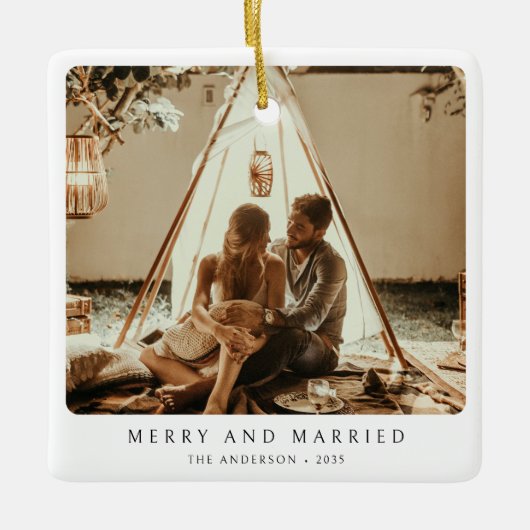 Fröhliches und Verheiratetes Minimalistisches Foto Keramikornament (Vorderseite)