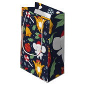 Fröhliches Weihnachtsmuster Kleine Geschenktüte (Rückseite Schrägansicht)
