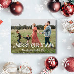 fröhliches Weihnachtsstylish White Typografy Foto Feiertagspostkarte<br><div class="desc">Hintergrund Foto von freepik.com elegante Weihnachtsschmuck-stilvolle weiße Typografie-Fotopostcard können Sie die Farbe und den Stil des Schriftartes ändern.</div>