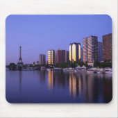 Front du Seine und Eiffel Tower, Paris, Frankreich Mousepad (Vorne)