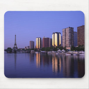 Front du Seine und Eiffel Tower, Paris, Frankreich Mousepad