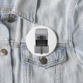 Frontansicht eines offenen, leeren Heißluftfritöse Button (Beispiel)