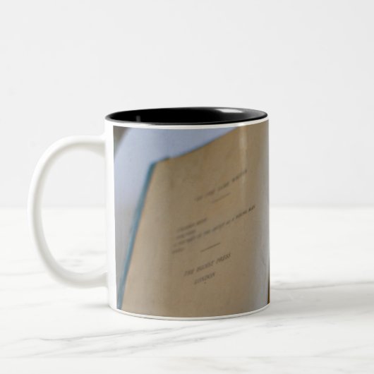 Frontispiece of 'Ulysses' von James Joyce Zweifarbige Tasse (Links)