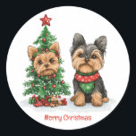 Frory Christmas Yorkie Dogs Runder Aufkleber<br><div class="desc">Niedliche Darstellung der Yorkshire Terrier Hunde,  die Weihnachts bereit sind. Ideal für Hundeliebhaber und Hundeeltern während der Ferienzeit.</div>