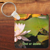 Frosch Admiring Lotus Water Lilie Personalisiert Schlüsselanhänger (Vorderseite)
