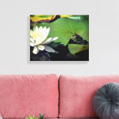 Frosch Admiring Lotus Water Lily Blume Leinwanddruck (Insitu (Wohnzimmer))
