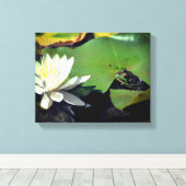 Frosch Admiring Lotus Water Lily Blume Leinwanddruck (Insitu (Holzboden))