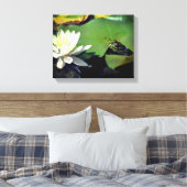 Frosch Admiring Lotus Water Lily Blume Leinwanddruck (Insitu (Schlafzimmer))