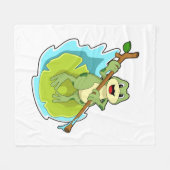 Frosch als Hiker mit Stick Fleecedecke (Vorderseite (Horizontal))