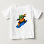 Frosch als Snowobarder mit Snowboard Baby T-shirt (Vorderseite)