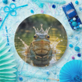 Frosch, der eine Wasserschlackenkrone trägt Pappteller (Party)