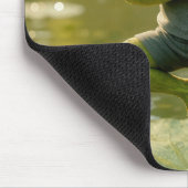 Frosch in einer Yogabaum-Pose Mousepad (Ecke)