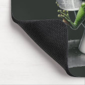 Frosch liest Zeitung auf der Toilette Mousepad (Ecke)