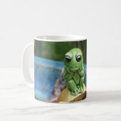 Frosch mit einer Mitteilungs-Tasse Kaffeetasse (Vorderseite Links)