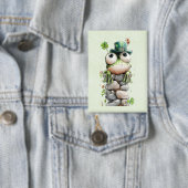 Frosch mit grünem Hut und Kleeblatt Niedlich Button (Insitu)