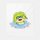 Frosch mit Leaf beim Schwimmen Fleecedecke (Vorderseite)