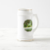 Frosch mustert Bier Stein Bierglas (VorderseiteRechts)