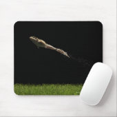 Frosch sprang von frisch grünem Gras Mousepad (Mit Mouse)