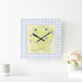 Frosch-Trio auf Gingham-Stoff Quadratische Wanduhr (Zuhause)