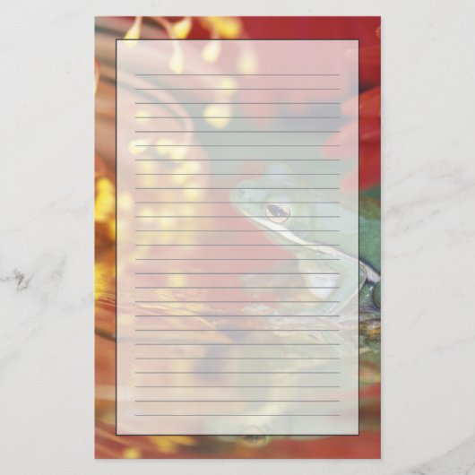 Frosch und Reflexionen unter Blume. Kredit als: Briefpapier (Vorderseite)