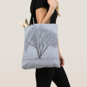 Frost auf einem einsamen Baum Tasche (Von Nahem)