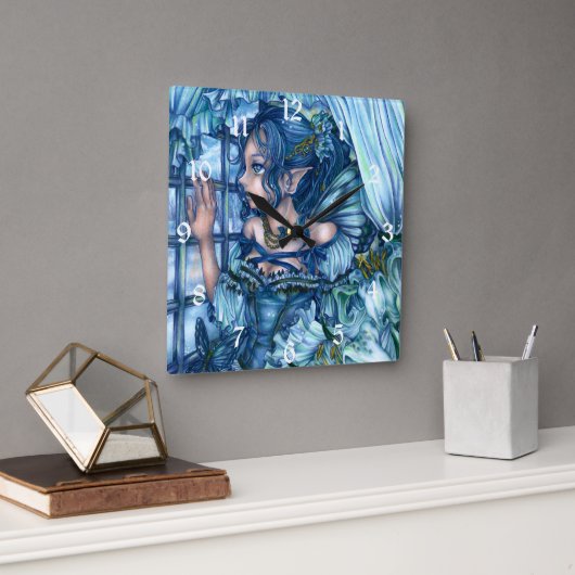 Frost Fairy Girl's View of a Saphire Winter Quadratische Wanduhr (Büro)