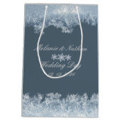 Frosted Blue Winter Wedding Custom Mittlere Geschenktüte (Rückseite)