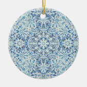 Frosted Crystal Bloom — Intricate Snowflake Design Keramik Ornament (Vorne)