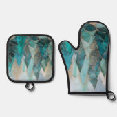 Frosted Pines – Winter Forest Ofenhandschuh & Topflappen-Set (Vorderseite)