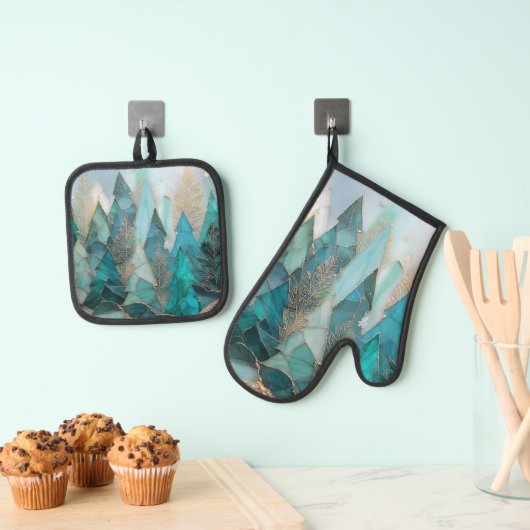 Frosted Pines – Winterwald Ofenhandschuh & Topflappen-Set (Insitu (Hängend))