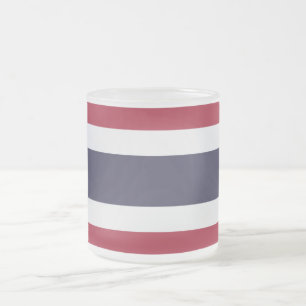 Frostierter kleiner Glaskrug mit Flagge Thailands Mattglastasse