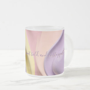 Frostiertes Glas mit stilvoller abstrakter Grafik Mattglastasse