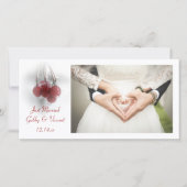 Frostige Red Berries Winter Just Married Foto Card Ankündigung (Vorderseite)