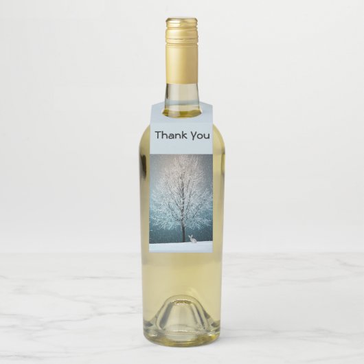 Frostiger Baum im Abend Flaschenanhänger (Auf Flasche)