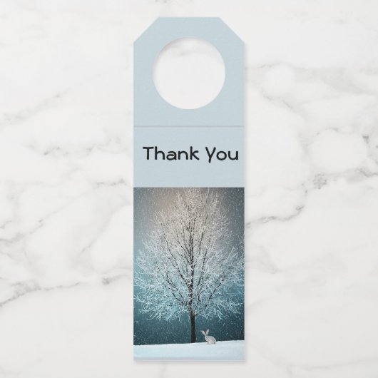 Frostiger Baum im Abend Flaschenanhänger (Vorderseite)