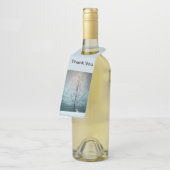 Frostiger Baum im Abend Flaschenanhänger (Angewinkelt)