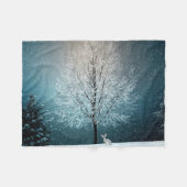 Frostiger Baum im Abend Fleecedecke (Vorderseite (Horizontal))