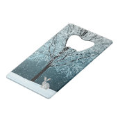 Frostiger Baum im Abend Geldbeutel Flaschenöffner (Vorderseite Schrägansicht)