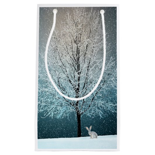 Frostiger Baum im Abend Kleine Geschenktüte (Vorderseite)