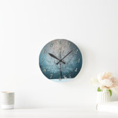 Frostiger Baum im Abend Runde Wanduhr (Zuhause)