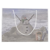 Frostiger Schneemann am Strand Große Geschenktasch Geschenktüte (Rückseite)