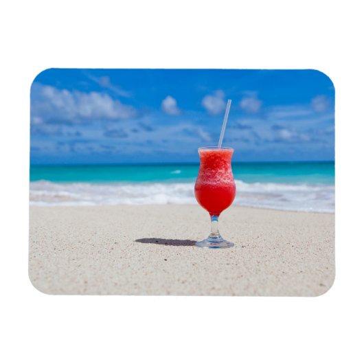 Frostiger Strawberry Drink am Strand Magnet (Horizontal)